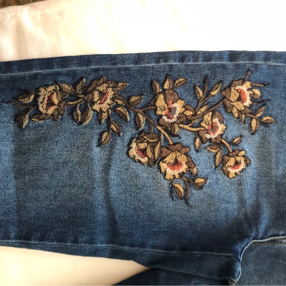 Set of two DianeGilman embroidered jeans - Picture 11 of 15